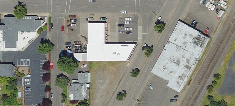 Multi-Tenant Retail Building