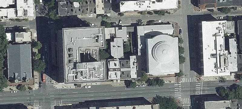 Mixed-Use Apartment Building with Courtyard