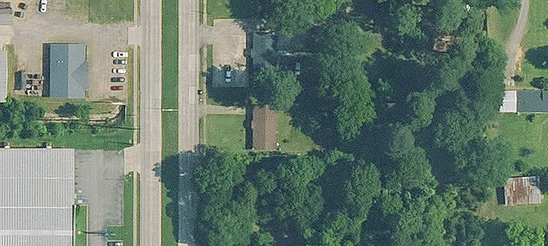 Auto Service Building with Parking