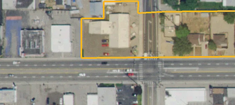 Flex Building on Signalized Corner