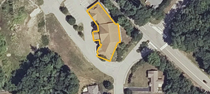Office Building with 8,600 SF