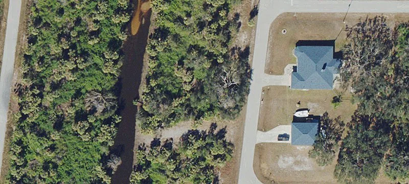 Waterfront Canal-Access Land