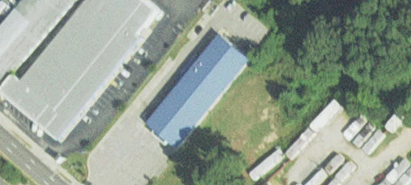 Flex/Industrial Building with Roll-Ups