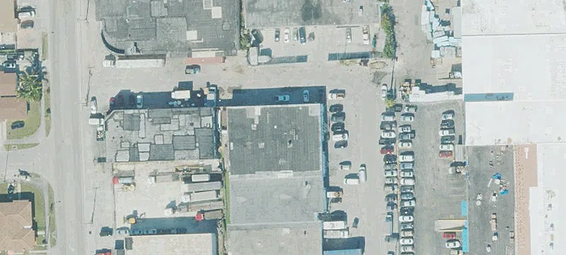 Warehouse with 14-Foot Ceilings