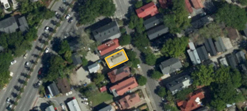 Historic Duplex With Modern Back House