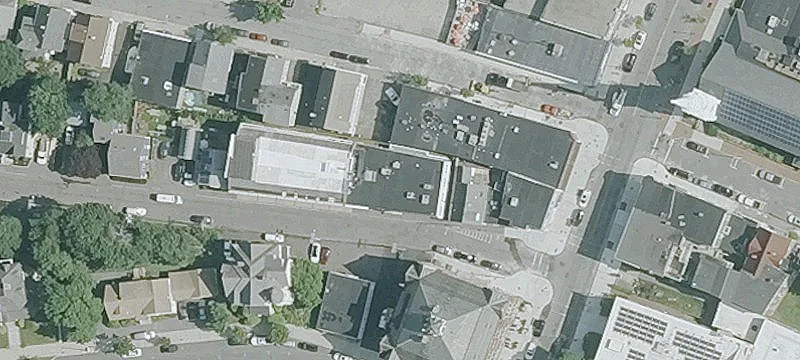 Mixed-Use Building with Entertainment Anchor