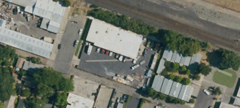 Flex Building with Secured Yard