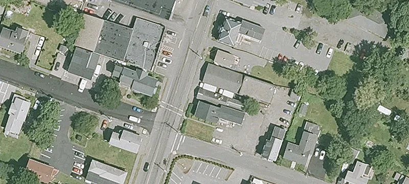 Single-Tenant Retail and Loft Building