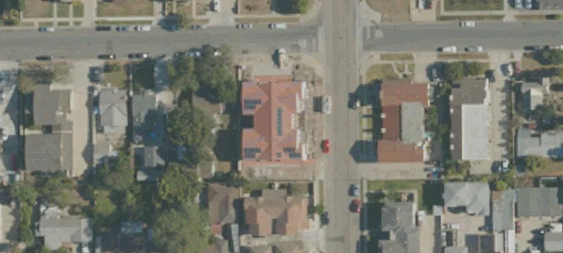 Corner-Lot Townhome-Style Quadplex
