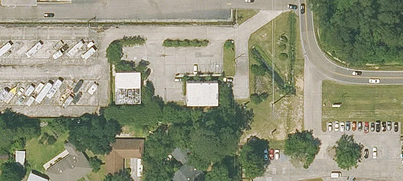 High-Visibility Commercial Lot