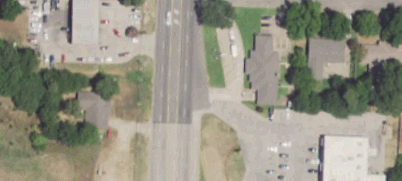 Single-Tenant Auto Service Building