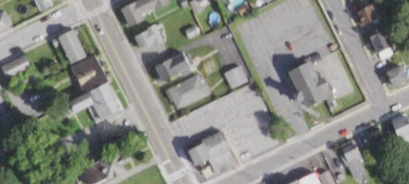 Mixed-Use Restaurant and Apartment Building