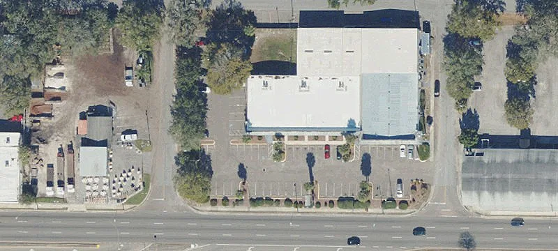 Internet-Resistant Service Retail Center