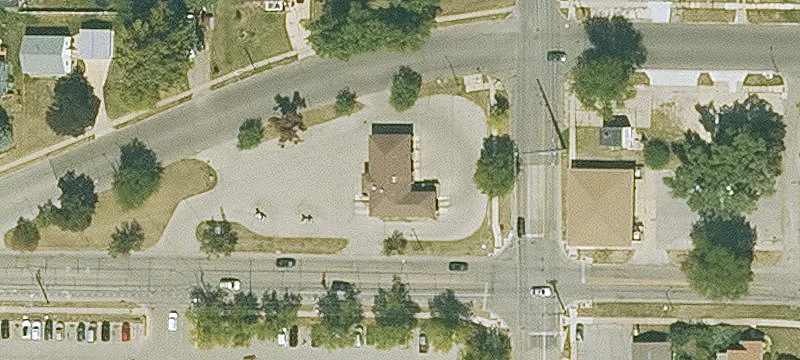 Self Service Car Wash with Vacuum Islands