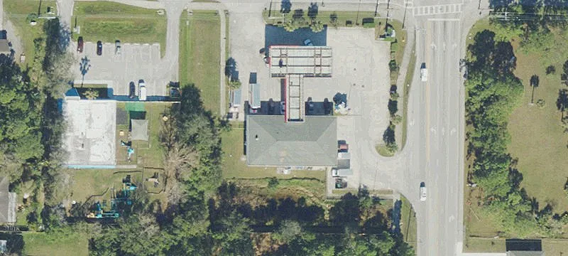 NNN Convenience Gas Station