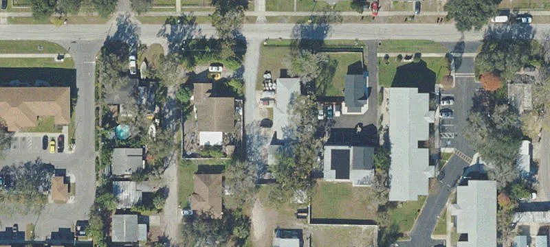 Renovated 2BR Duplex with Yard