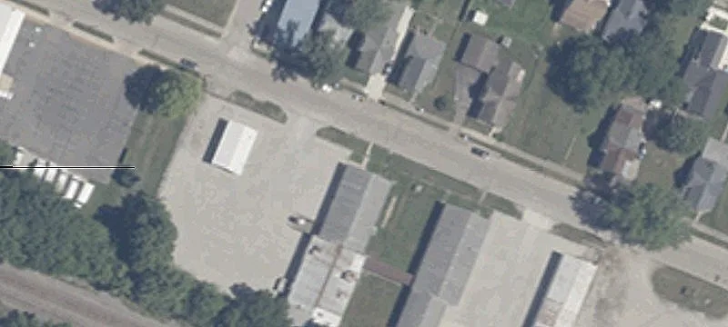Industrial Property with Multiple Garages