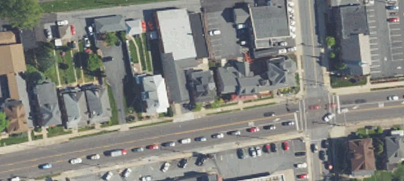 Three-Unit With Warehouse
