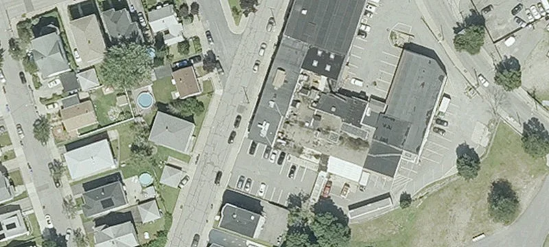 Warehouse with 5 Loading Docks