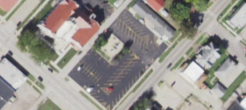 Single-Tenant Auto Service Building