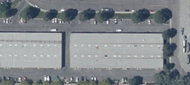 Clean Warehouse Unit with Overhead Doors