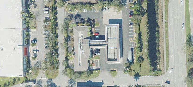 Retail Suite in Shopping Plaza