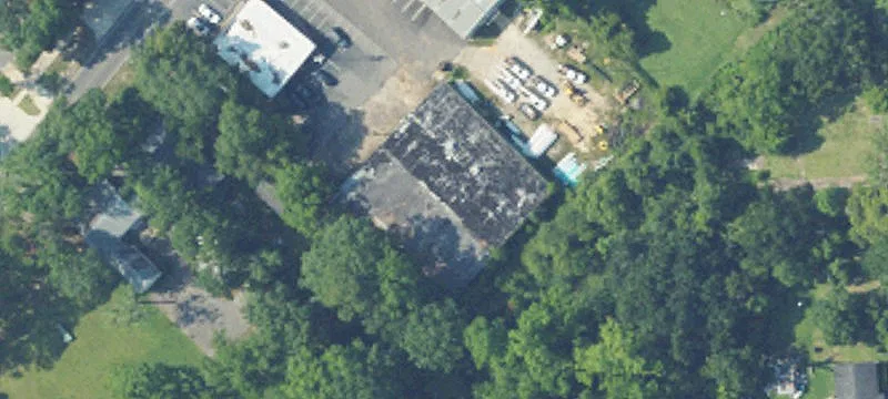 Industrial Building on 0.81 Acres