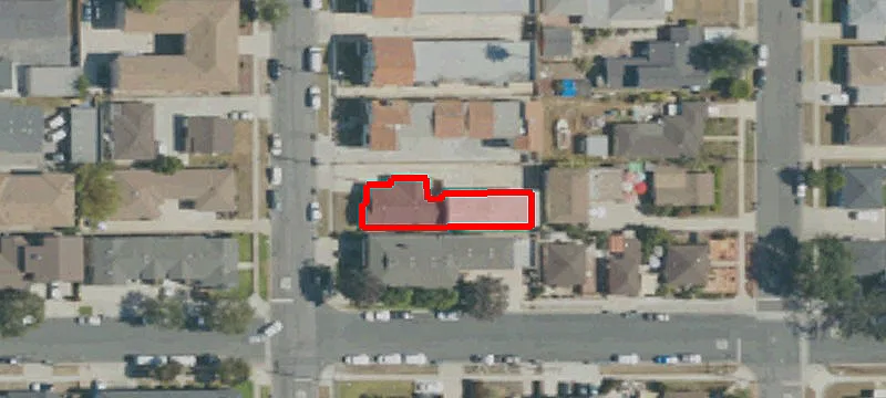 Single-Level Triplex with Garages