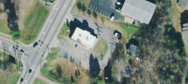 NNN Retail Building with Strong Tenant