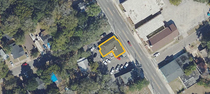 Single-Tenant Restaurant Building