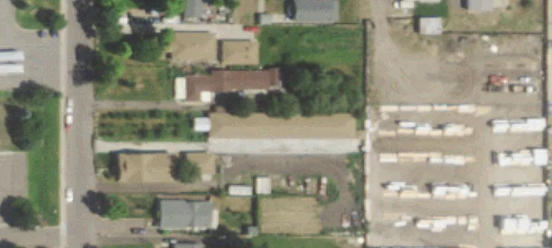 Commercial Service Garage With Yard