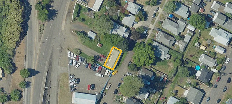 Live-Work Duplex with Large Lot