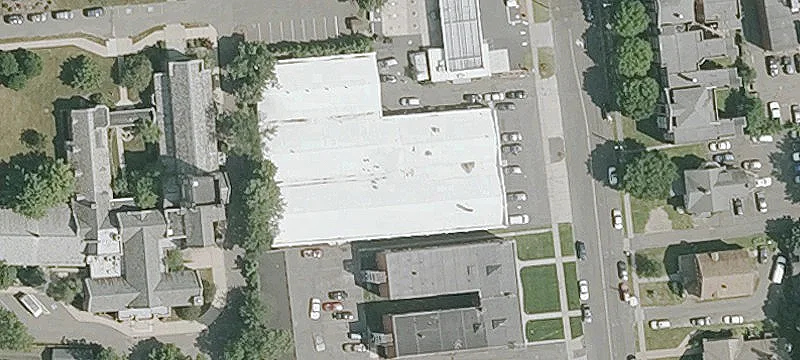 Multi-Tenant Retail Building