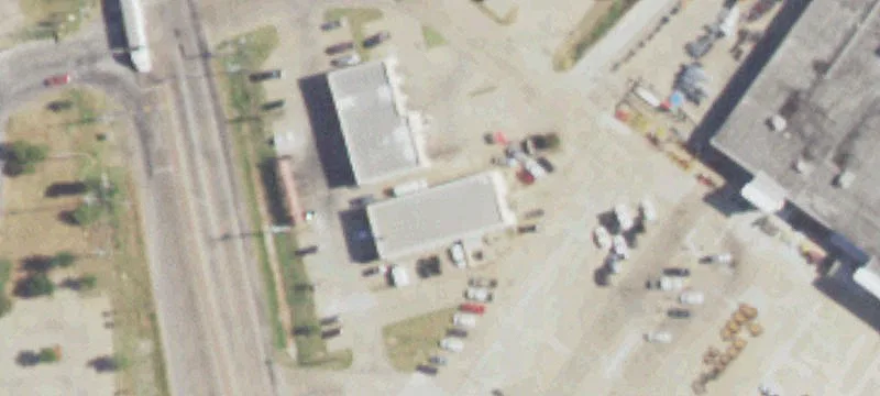 Light Industrial Warehouse with Grade-Level Doors