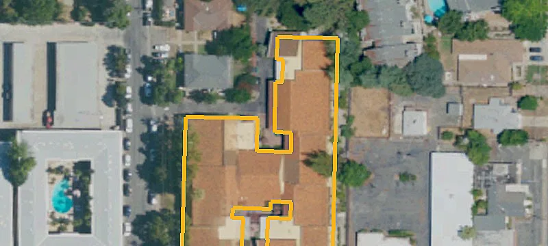 Office Building on T-Shaped Lot