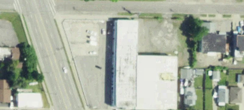 Multi-Unit Warehouse and Retail Building