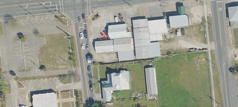 Auto Repair & Sales Shop Building