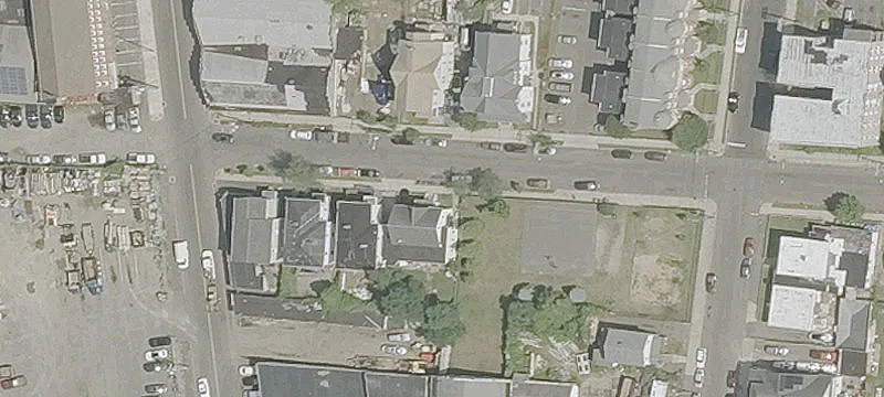 Storage Garage with Vehicle Parking