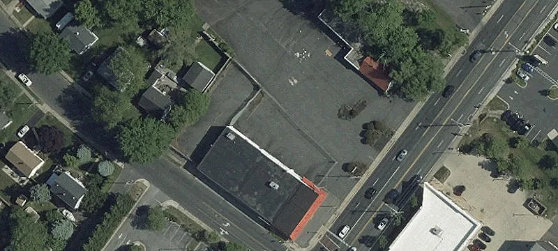 Retail Space at Signalized Intersection
