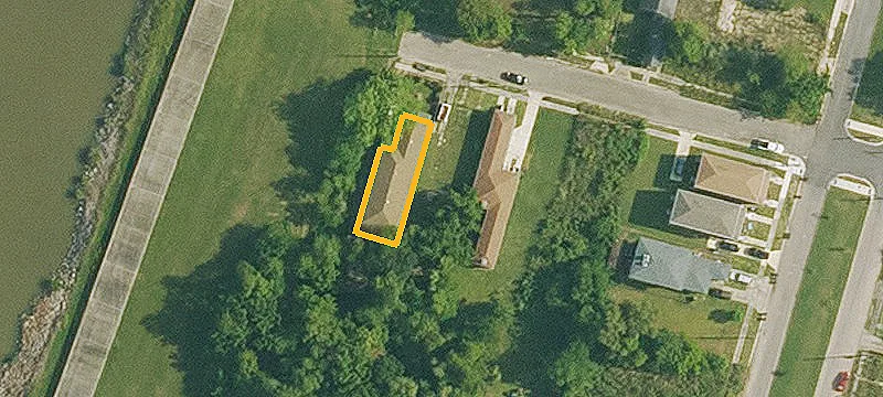 Vacant Homesite Near Canal
