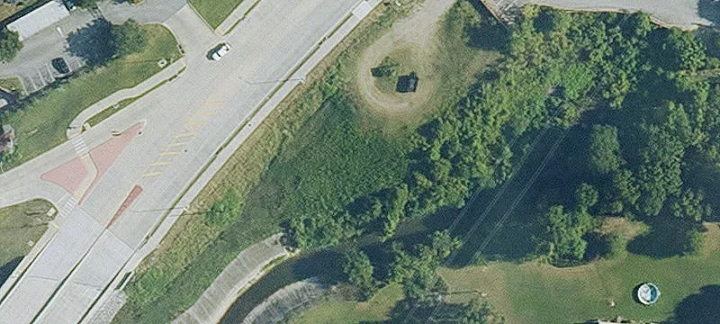 High-Visibility Commercial Lot