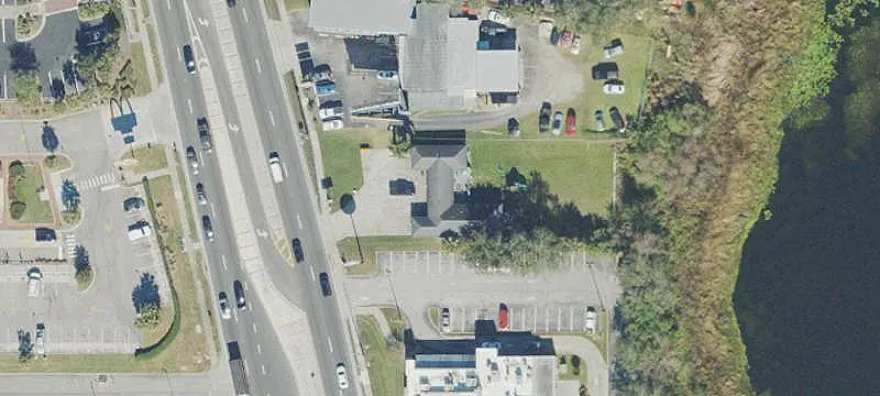 Lakefront Live-Work Office Building
