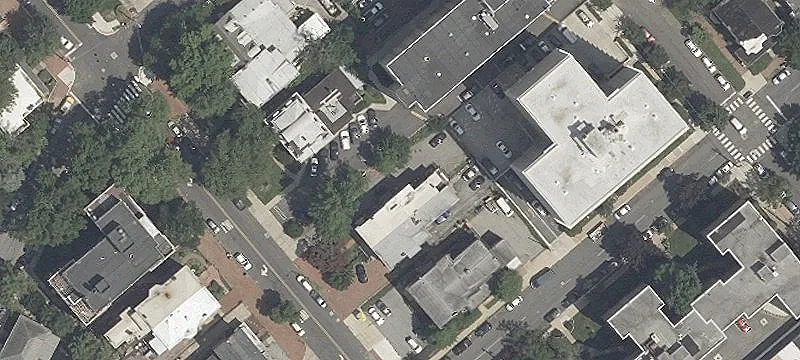 Mixed-Use Office Building with Apartment