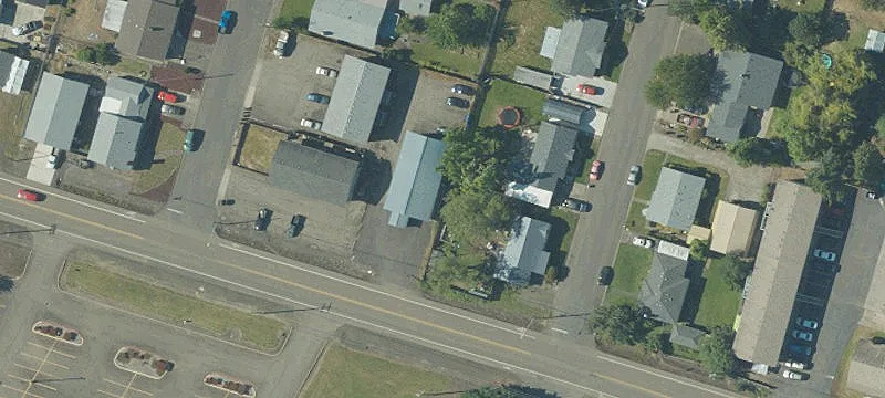 Fourplex With Upper Unit Decks