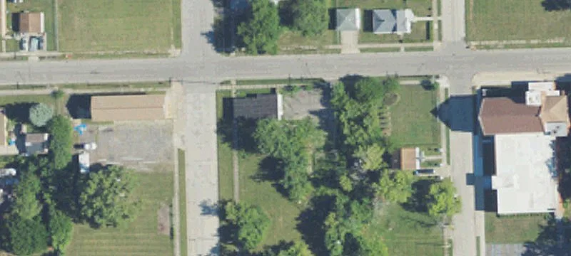Flex Space Building with Fenced Yard