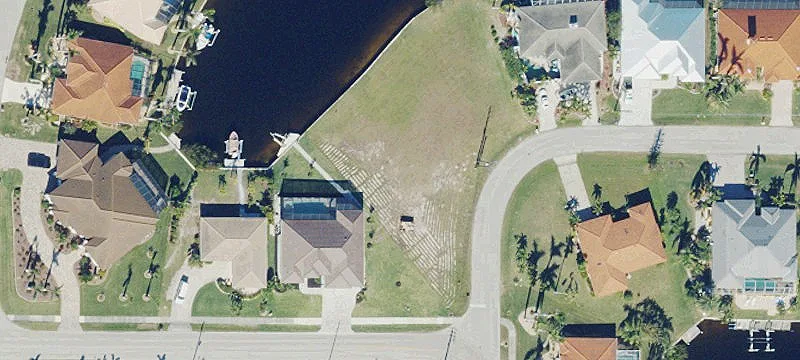 Gulf-Access Waterfront Land