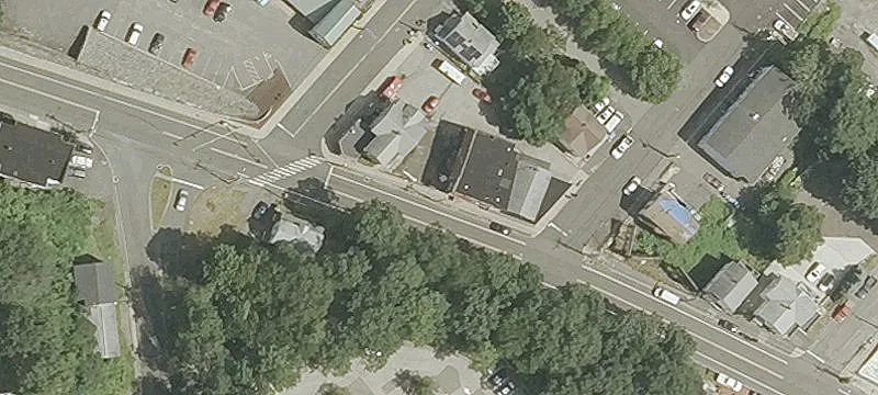 Former Smoke and Convenience Store