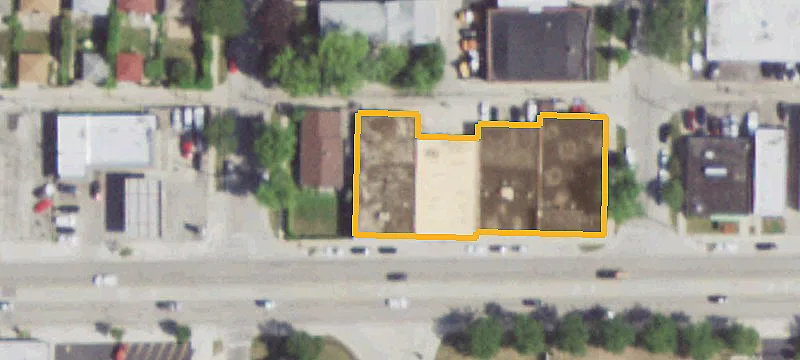 Retail Space with 4,950 SF