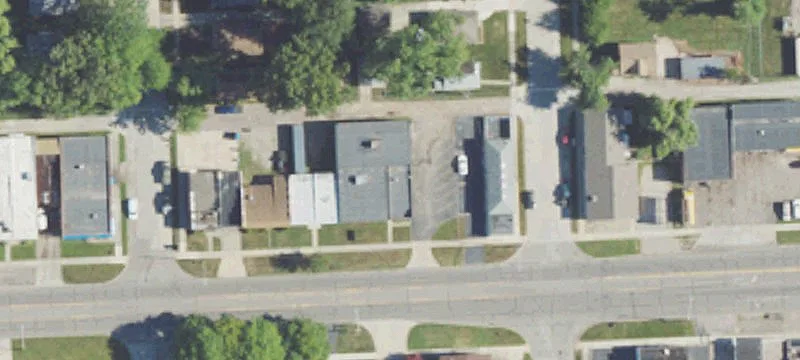 Light Industrial Warehouse For Lease