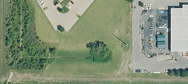 Commercial Land Between Retailers